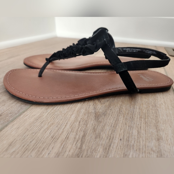 Black Suede Ruffle Thong Sandals Size 10 - Picture 2 of 6